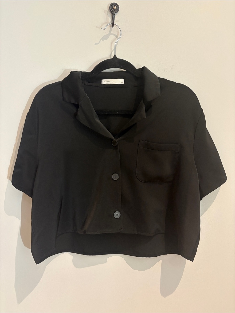 Oak and Fort Black Short-Sleeve Button-Down Crop Shirt